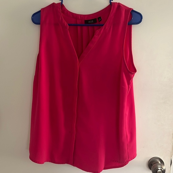 Hot Pink Sleeveless top. - Picture 1 of 4